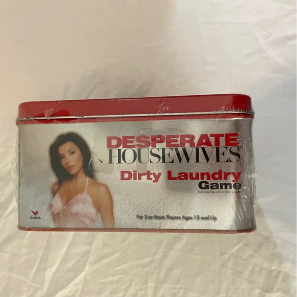 NEW Cardinal Desperate Housewives Dirty Laundry Game - Picture 4 of 6
